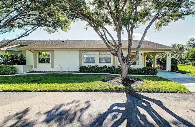 2032 HAWKHURST CIRCLE - 2032 Hawkhurst Circle, Sun City Center, FL 33573