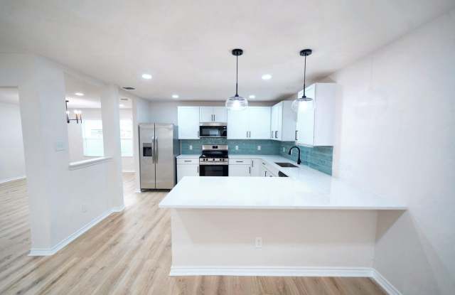 Modern Duplex in Prime San Antonio Location - Realtor Commission: $500 photos photos
