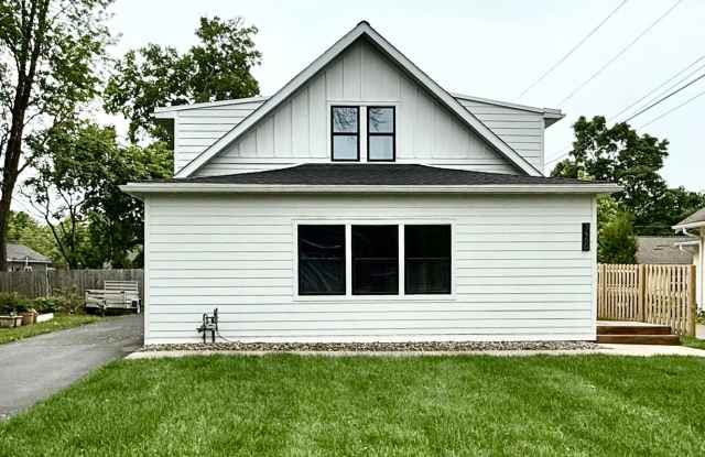 Stunning 3BR/3BA Orono Home Available 8/15. Walk to Lake Minnetonka! photos photos