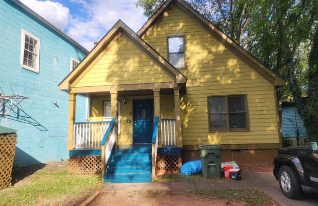 1006 Martin SE St Gallery 1