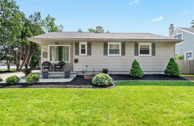 1304 GROVE Avenue - 1304 Grove Avenue, Royal Oak, MI 48067