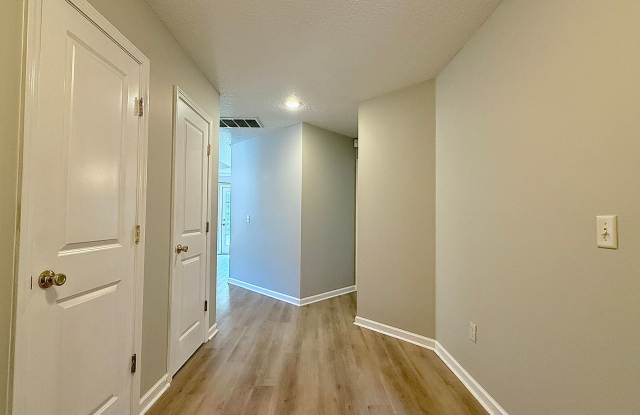 MOVE-IN READY| Pet Friendly Gallery 3