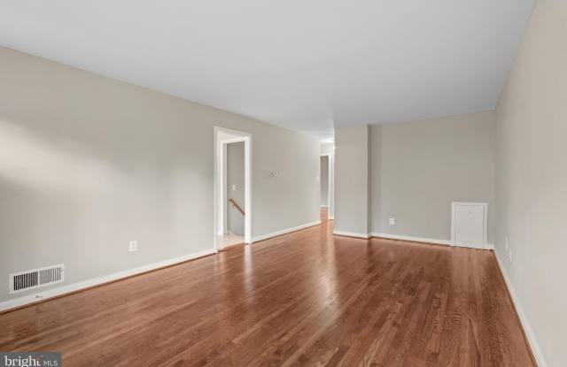 4511 HOLMES RUN Parkway Gallery 4