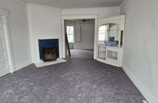 113 W Division St. #1 Gallery 3