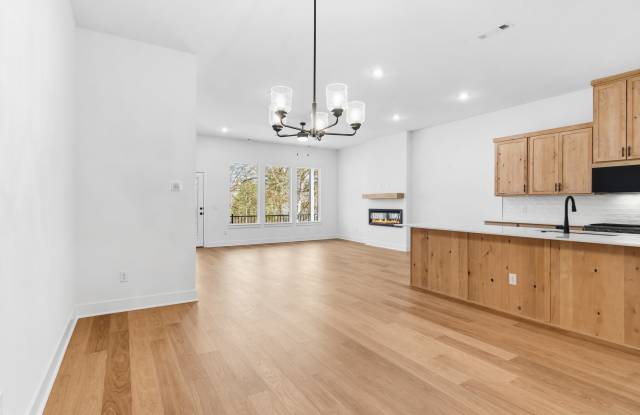 1811 East Fiji Street Gallery 4