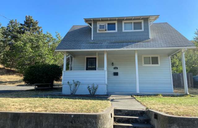 Cozy 3 Bedroom, 1 Bathroom Home with Spacious Back Yard. photos photos