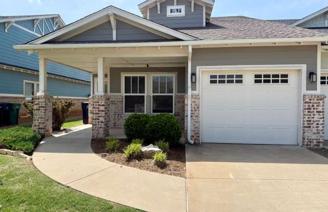 Large 3 Bed, 2 Bath in Beautifully Well-Maintained Neighborhood photos photos