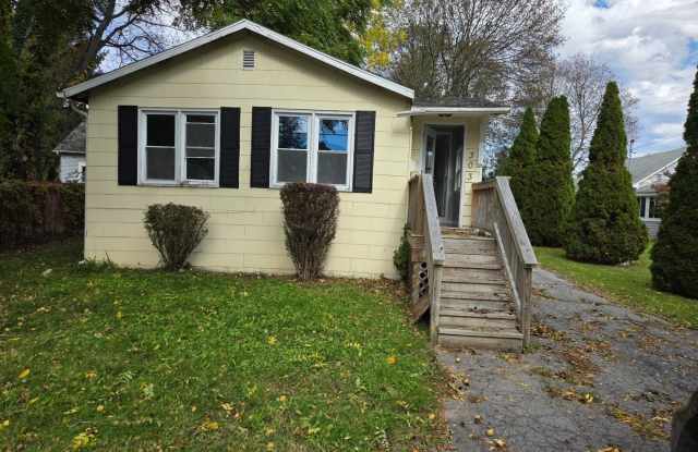 3 Bedroom Single Family House at 303 Melrose Dr Gallery 1