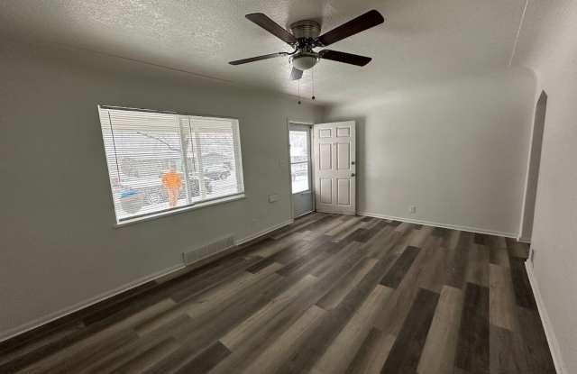 Spacious 4 Bedroom Home | 2 Living Rooms | Large Fenced Yard | 1,700+ Sq Ft Gallery 4