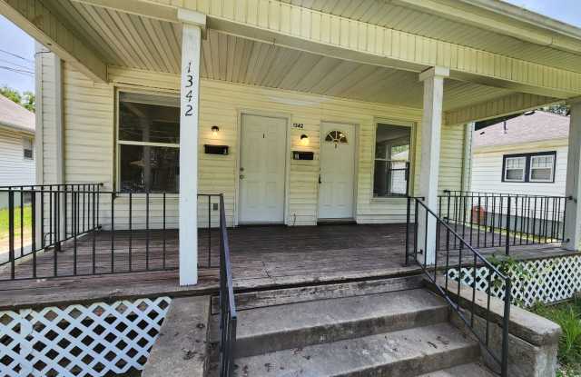 Spacious 3-Bedroom, 1-Bathroom Home AVAILABLE NOW!! - 1342 North Broadway Avenue, Springfield, MO 65802