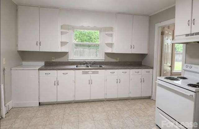 800 Mt Holly Huntersville Road Gallery 2