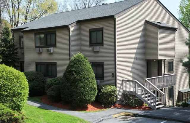Charming 3 BR / 2 BA Top-Floor Condo | Blackberry Hill Village photos photos