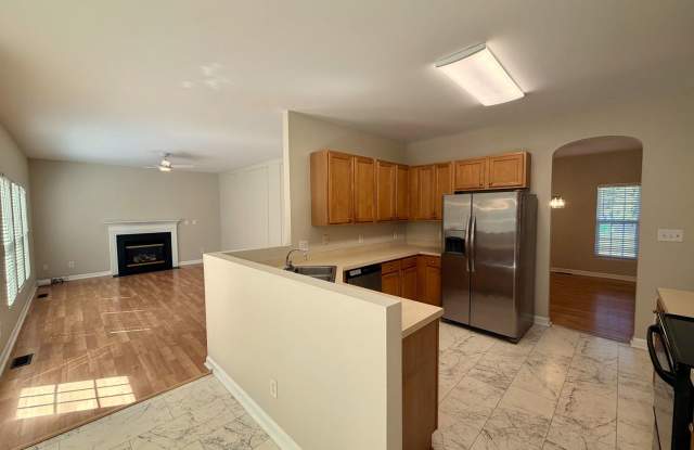 Gorgeous 4BD2/5 BA home with 2 car garage in popular Ballentine Subdivision in Fuquay Varina! Gallery 3
