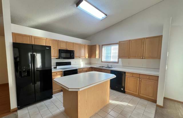 Spacious 3 Bed, 2 Bath Twinhome in South Fargo! photos photos