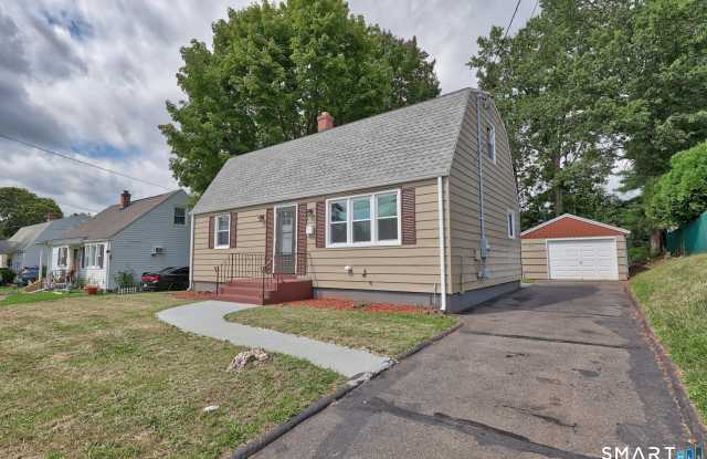 124 Mansfield Avenue Gallery 2