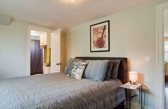 1 bedroom in East Nashville. Minutes to 5 Points & Shelby Bottoms Gallery 4
