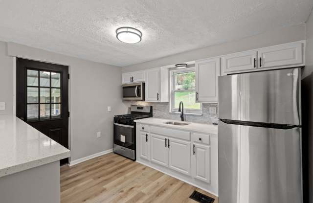Stunning 3 bedroom home in Penn Hills available September 15th! photos photos