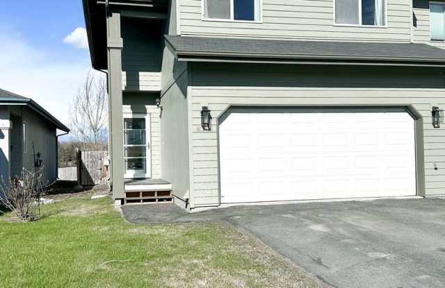 LAKE FRONT VIEWS| TWO CAR GARAGE| HUGE MASTER BEDROOM| JACUZZI TUB Gallery 3