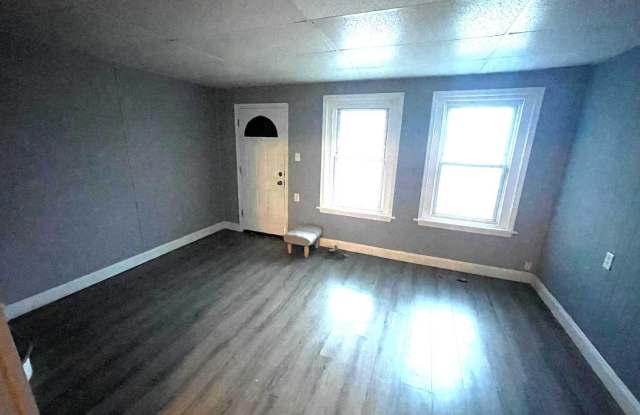 1124 THOMAS Street Gallery 2