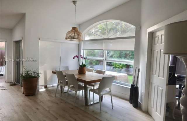 5862 NW 113th Place 5862, Doral, FL 33178 Gallery 4
