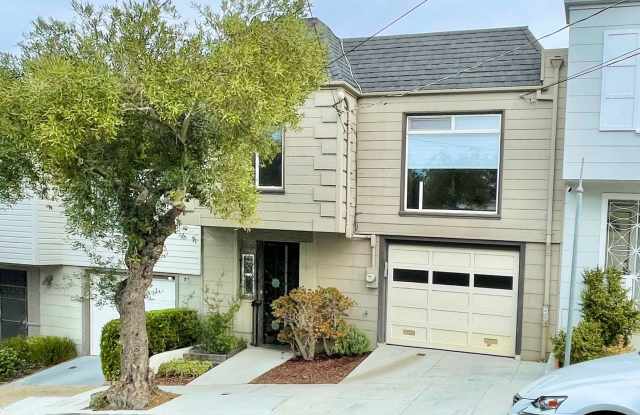 3BD/2BA+Office Classic Portola Home! Parking! Laundry! Decks and Yard! Pet OK! PROGRESSIVE photos photos