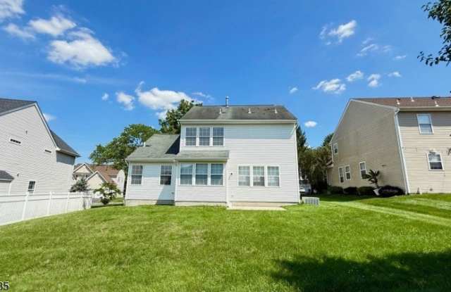 6 Joanne Ct Gallery 2