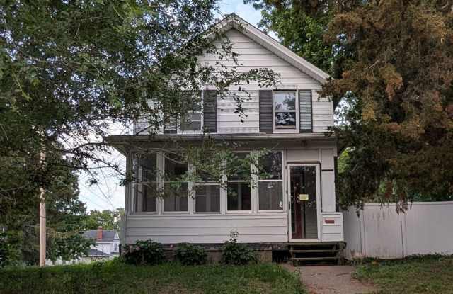 Spacious Davenport Home Near Downtown and East Village Attractions! photos photos