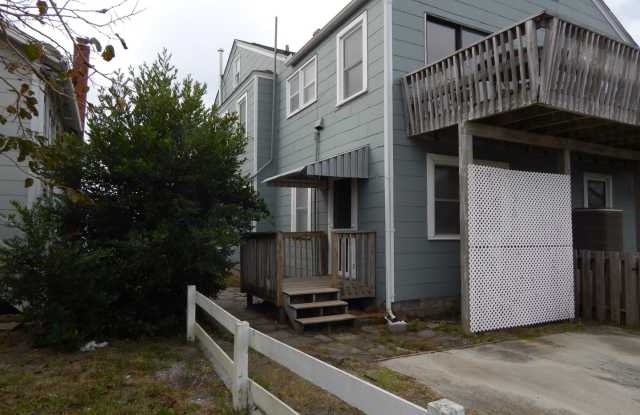 Lower Level, 1 Bedroom Apartment Near Johnnie Mercer's Pier, Includes Utilities and Off Street Parking! Gallery 1