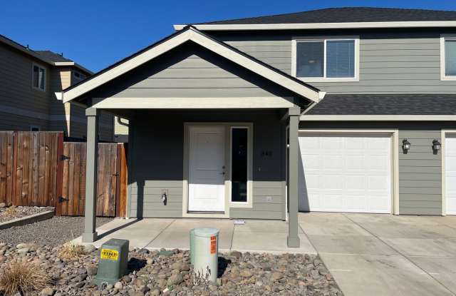 Stunning 3 Bedroom 2.5 Bath Townhome Located in The Friendly Town of Talent Gallery 1