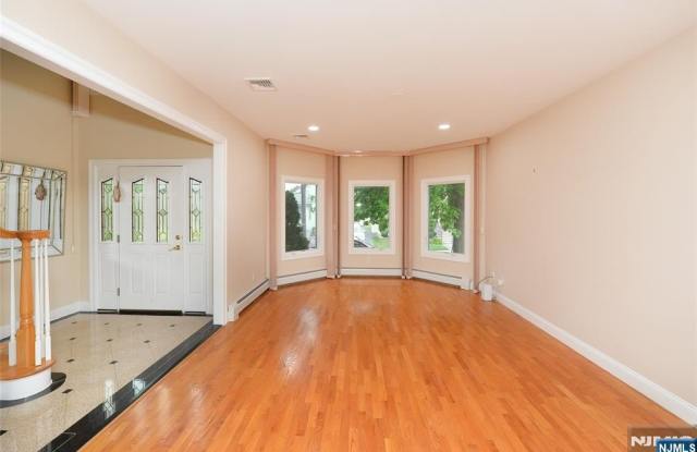 1056 Edgewood Lane Gallery 4