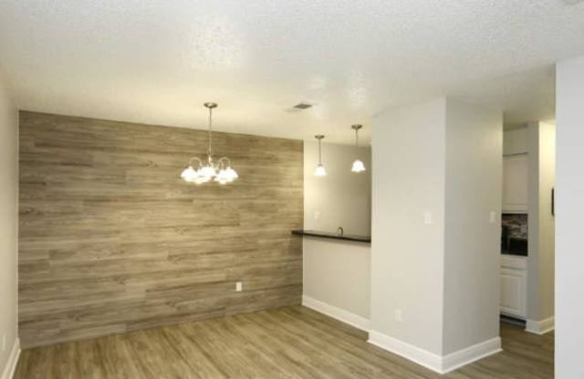 2165 W Anderson Ln Gallery 4