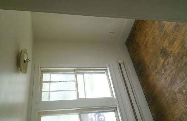 633 Oak St Gallery 4
