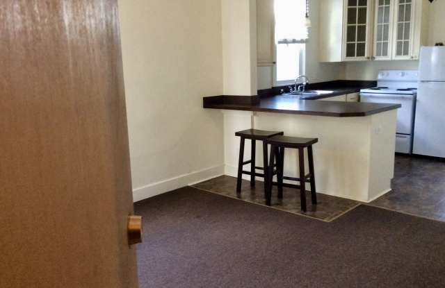 520 NE Maiden Lane - 2 photos photos