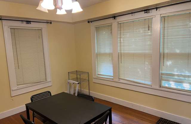 3 Bedroom House Near IU Bloomington Campus Gallery 4