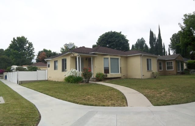 6525 Hayvenhurst Ave - 6525 Hayvenhurst Avenue, Los Angeles, CA 91406