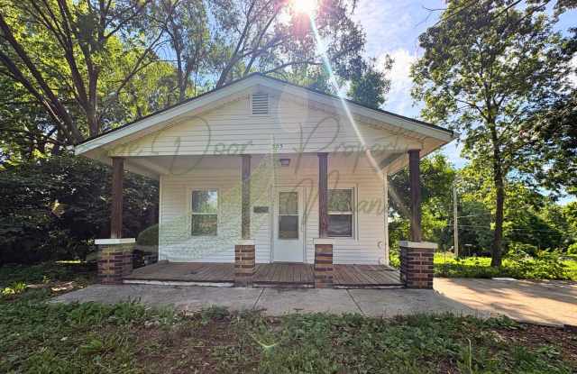 CHARMING UPDATED BUNGALOW!!!! photos photos
