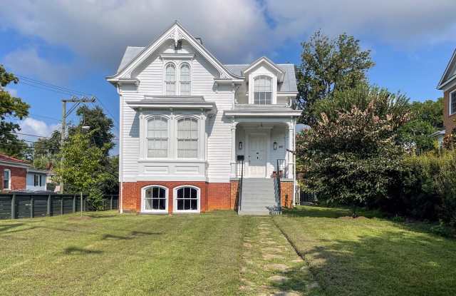 413 Ridge Street - Spacious Downtown Home with Two Full Kitchens! photos photos