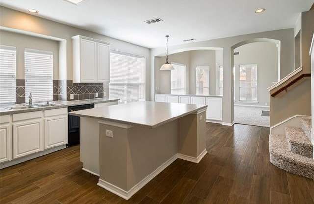 7561 Ravenhill Drive Gallery 3