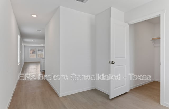 511 Sarah Way Gallery 3
