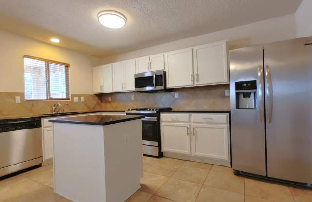 Roomy 3 Bedroom 2 Bathroom Home In Los Lunas! Gallery 4