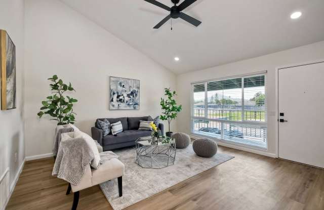 Charming Remodeled 2-Bed / 1.5-Bath Condo — Pool, Park  Prime Location! photos photos Charming Remodeled 2-Bed / 1.5-Bath Condo — Pool, Park  Prime Location! photos photos