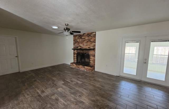 Southwest Winter Haven Two Bedroom Home With Bonus Room Gallery 3