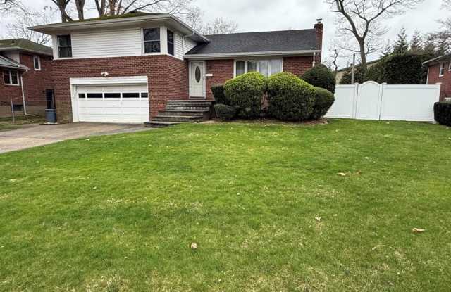 748 Leslie - 748 Leslie Lane, East Meadow, NY 11554 748 Leslie - 748 Leslie Lane, East Meadow, NY 11554
