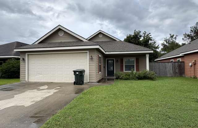 4952 Common Street - 4952 Common Street, Lake Charles, LA 70605