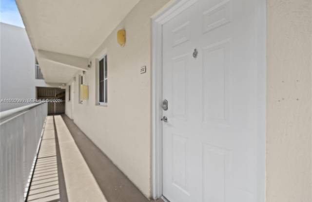 6135 NW 186th St photos photos