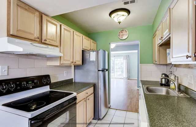 6341 Pine View Court Gallery 3