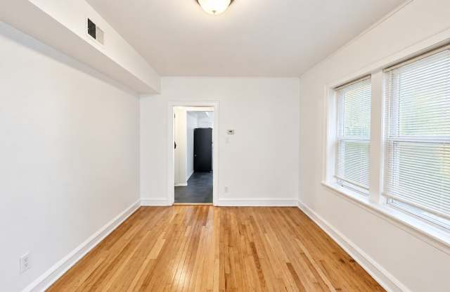 7332 S Artesian Avenue Gallery 3