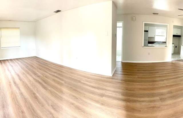 PRICE REDUCED- 2 Bed/1 Bath AVAILABLE NOW! Gallery 4