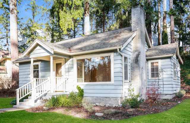 Charming 2 bed, 1 bath beautiful fir hardwood floors minutes to everything. photos photos