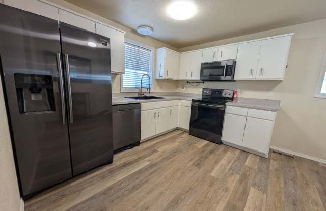 Pet-Friendly Clarkston House with Fenced Yard photos photos